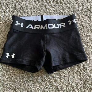 NWOT Under Armour spandex shorts